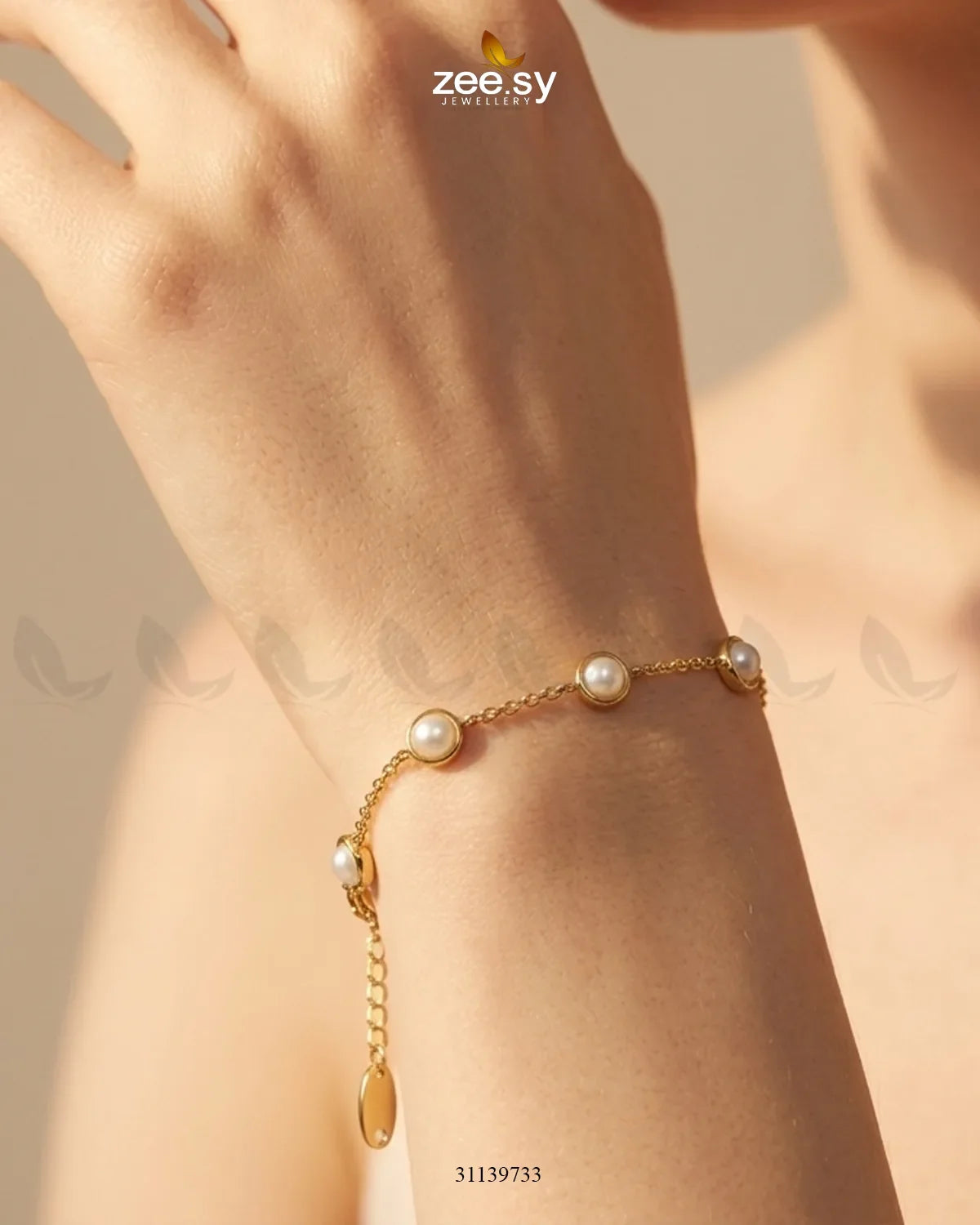 Daisy Minimalist Pearl Bracelet