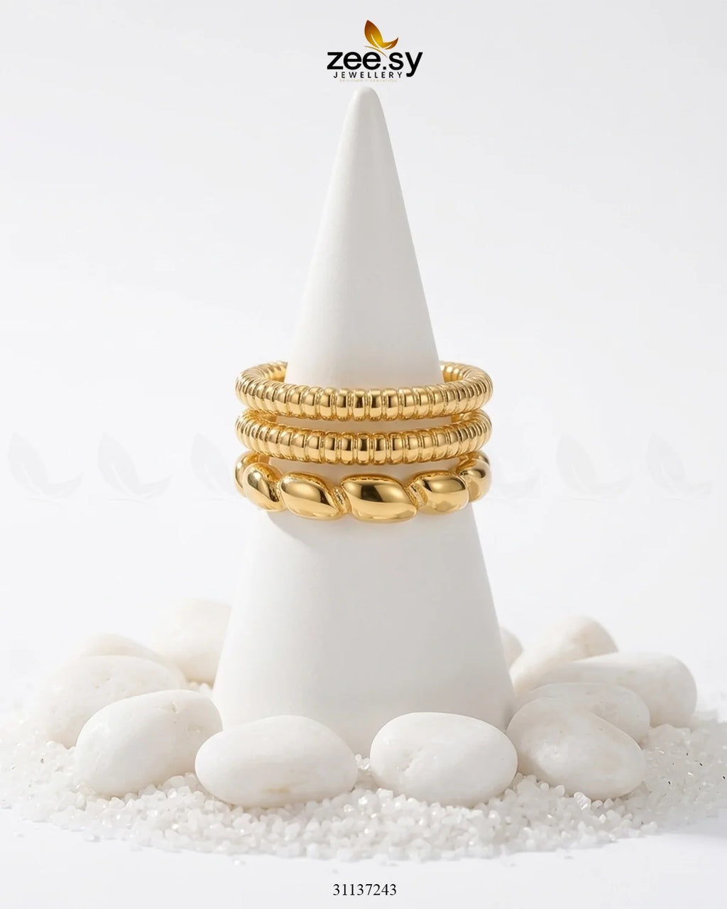 Elegant Sculpted Liquid Ring