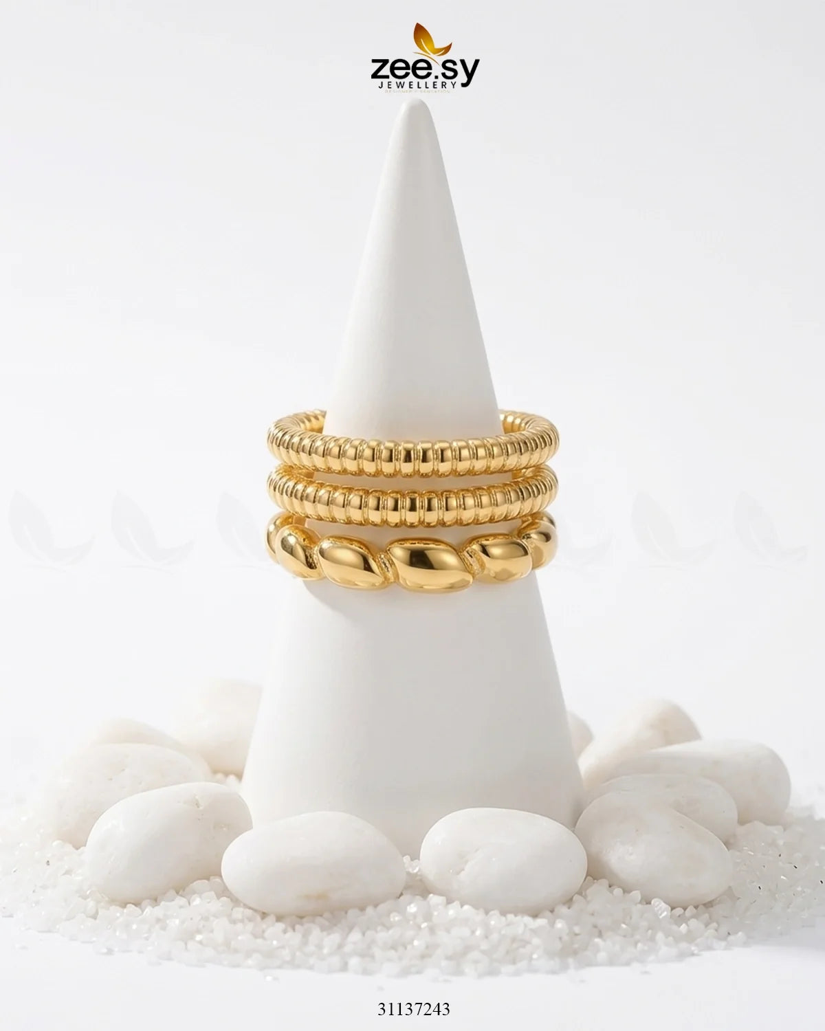 Elegant Sculpted Liquid Ring
