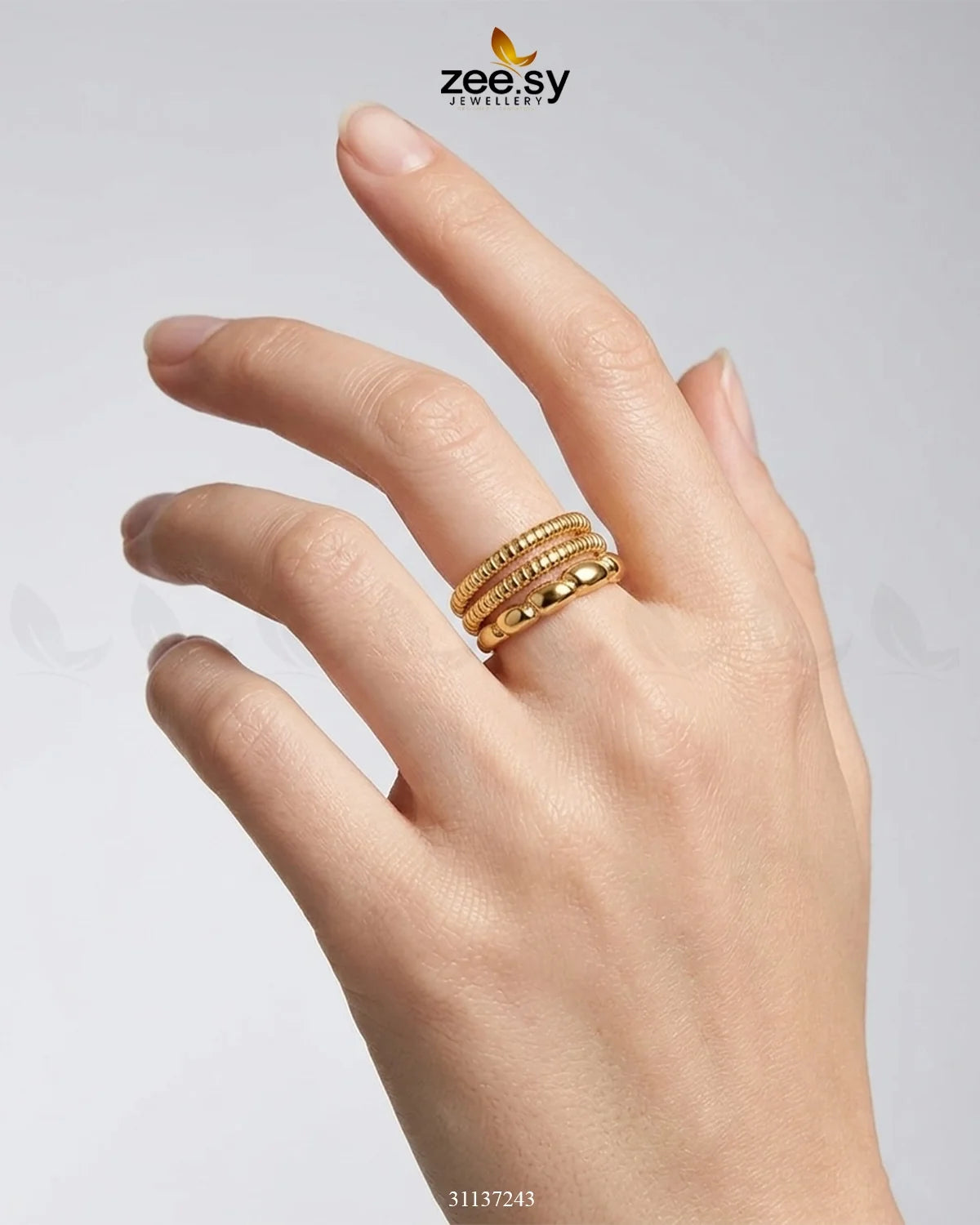Elegant Sculpted Liquid Ring