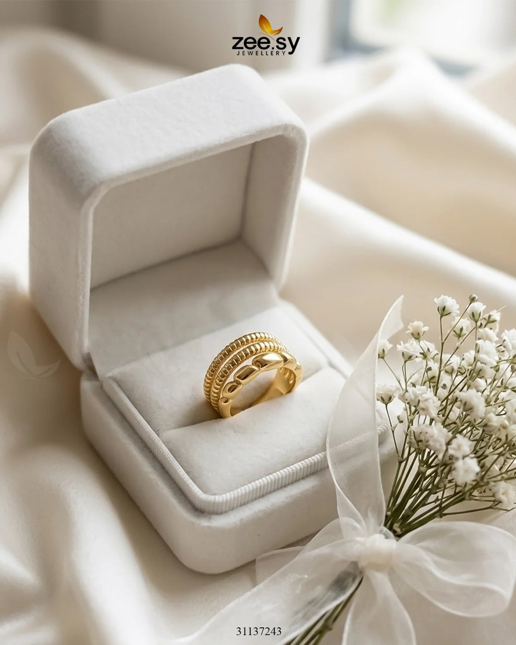 Elegant Sculpted Liquid Ring
