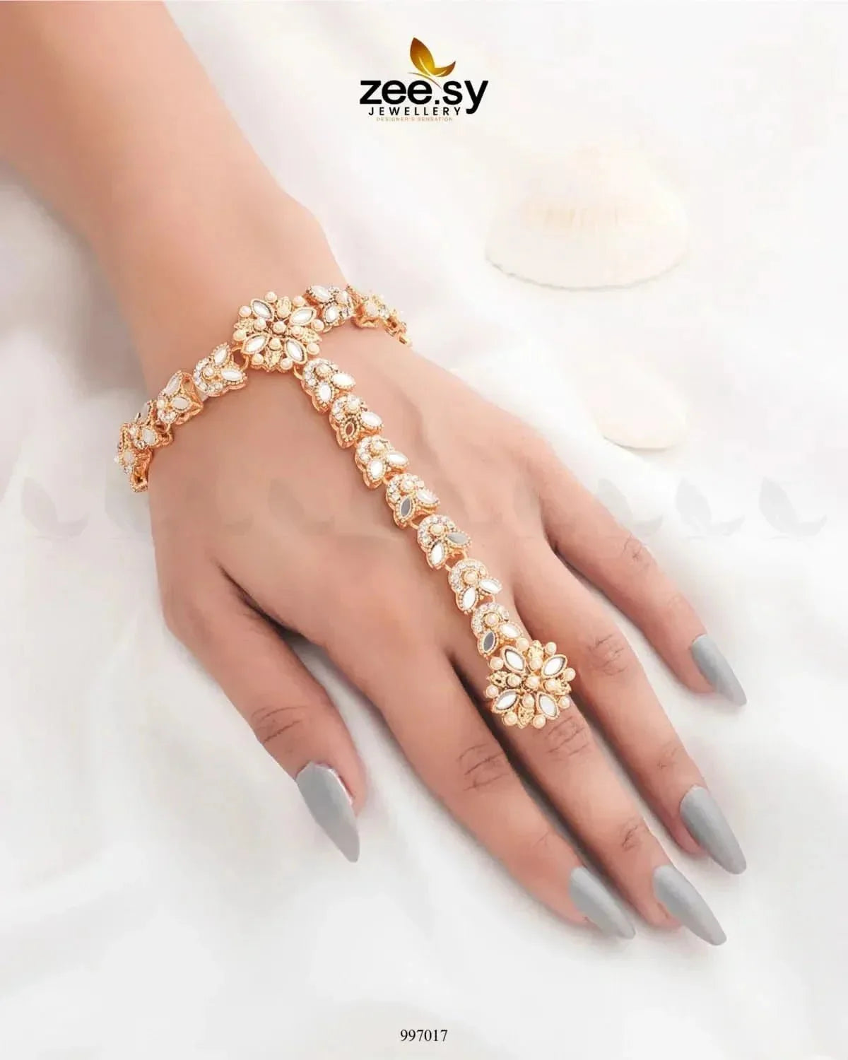 Kritika Blossom Cluster Hand Anja
