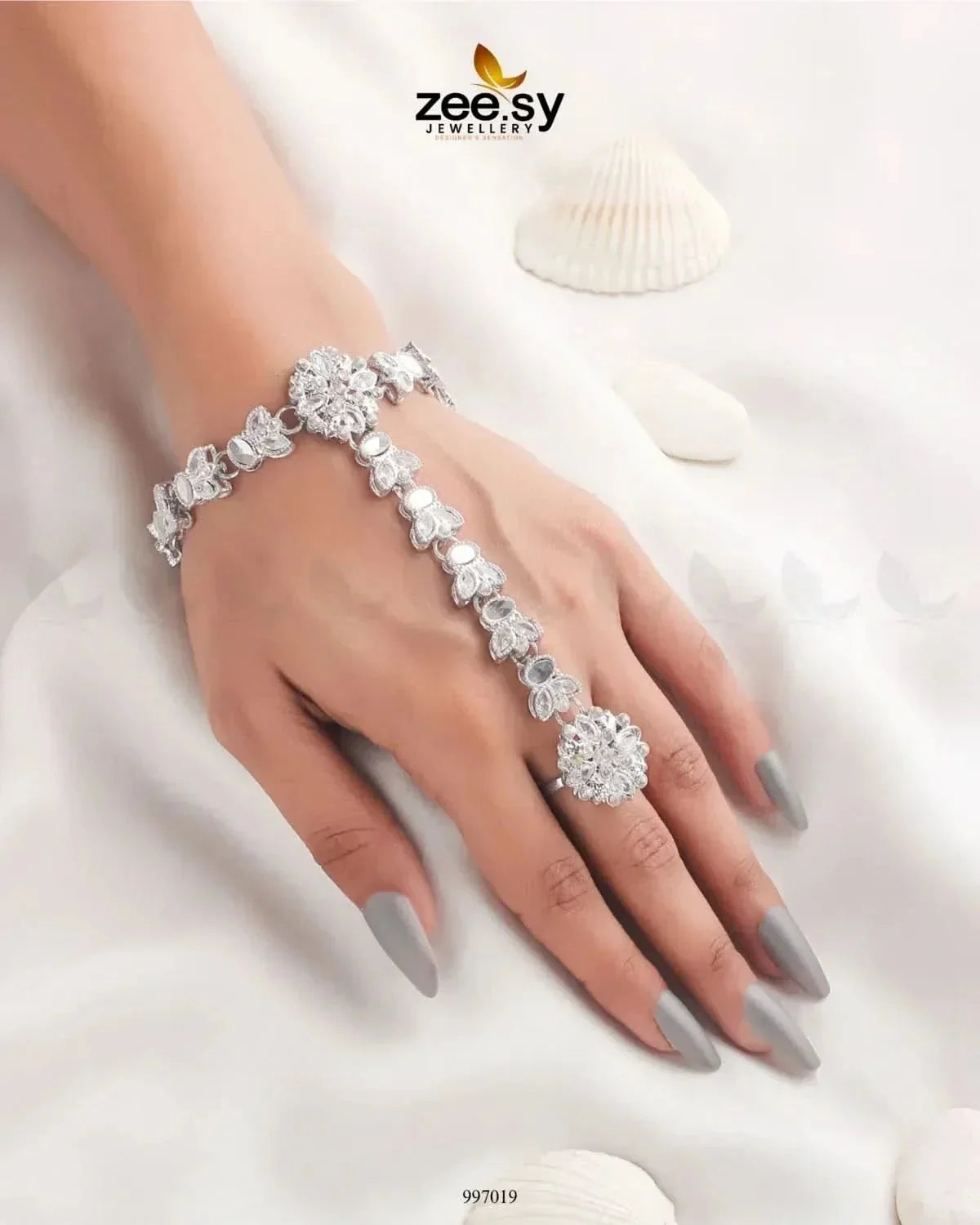 Kritika Blossom Cluster Hand Anja