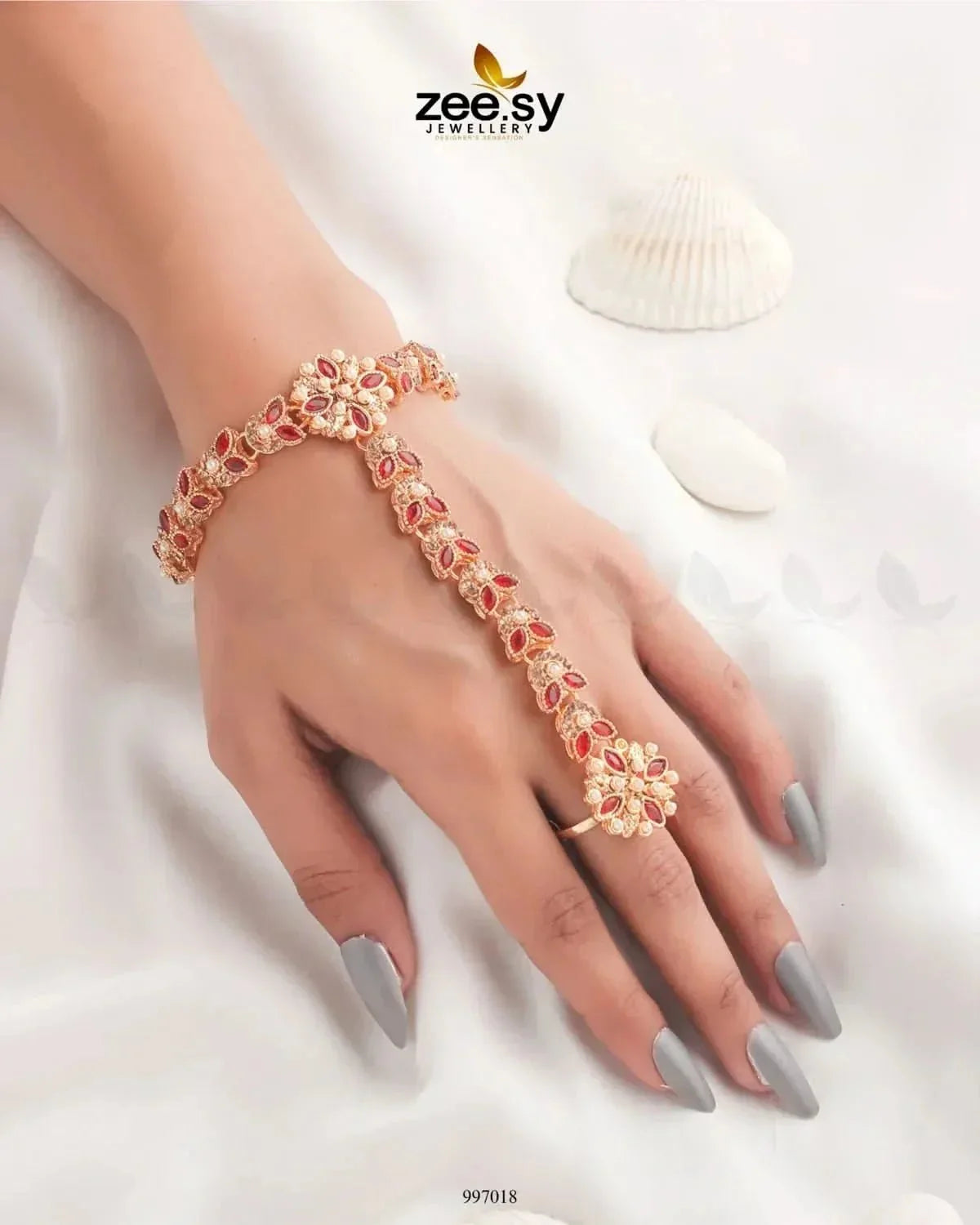 Kritika Blossom Cluster Hand Anja