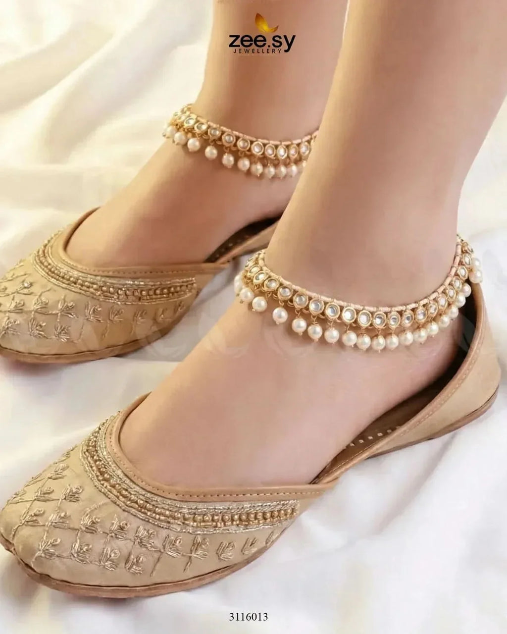 Filiano Bold Pearl Anklets