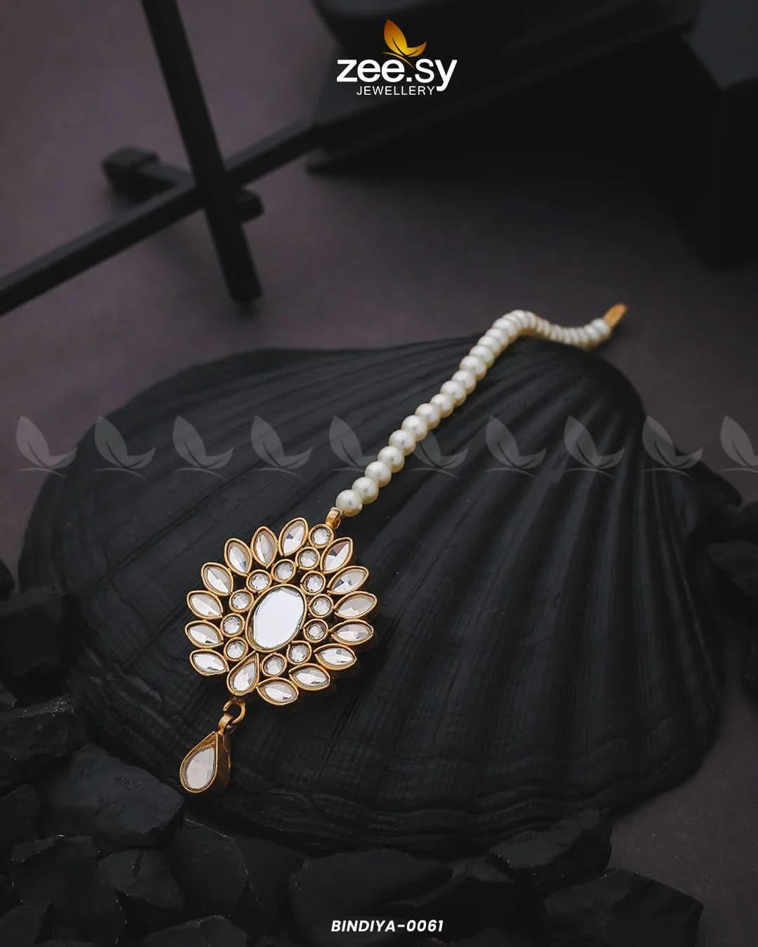 Floral Kundan Teardrop Bindiya