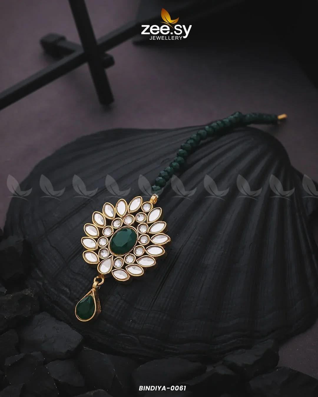 Floral Kundan Teardrop Bindiya