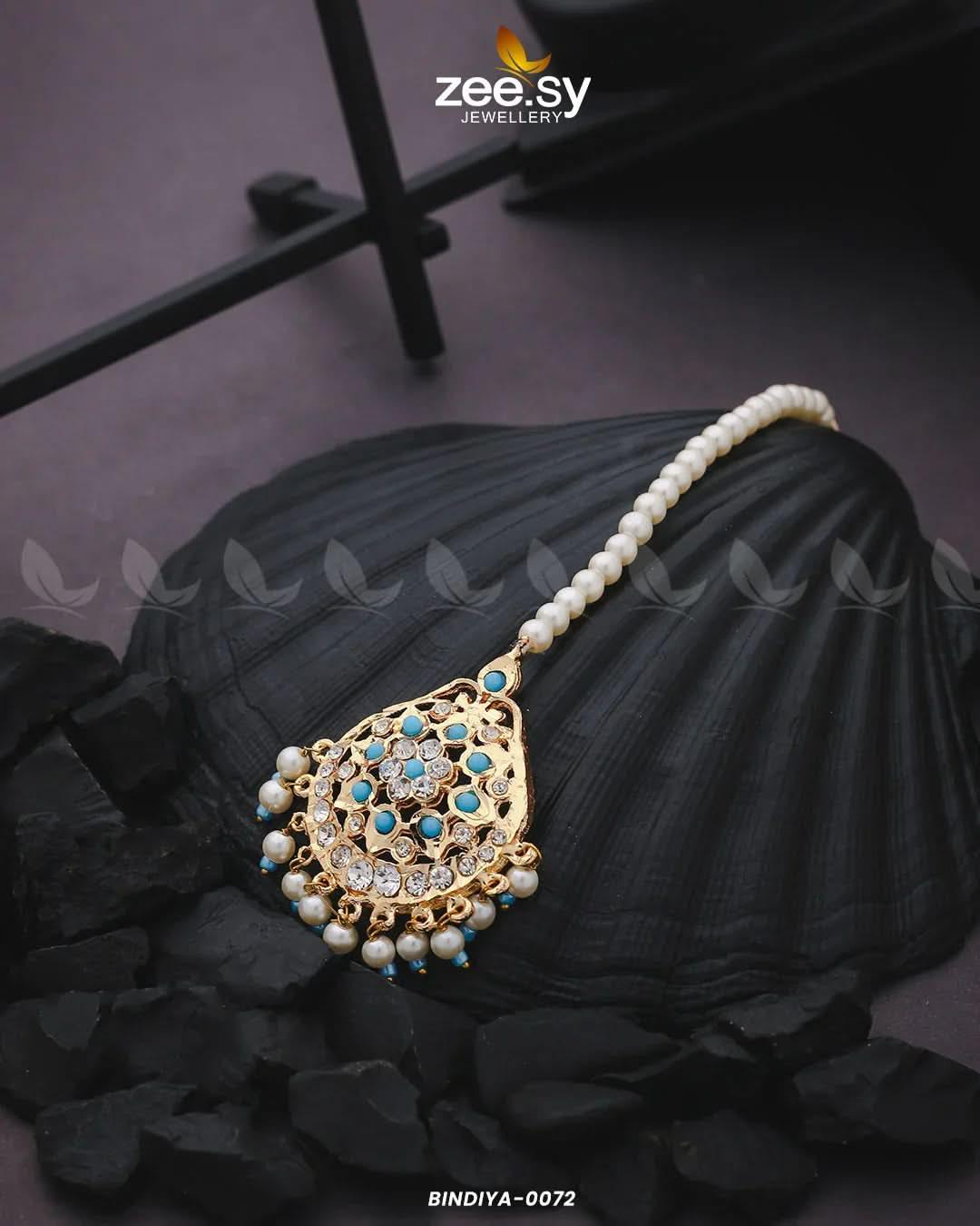 Shaahi Gulnaar Pearl drop Bindiya