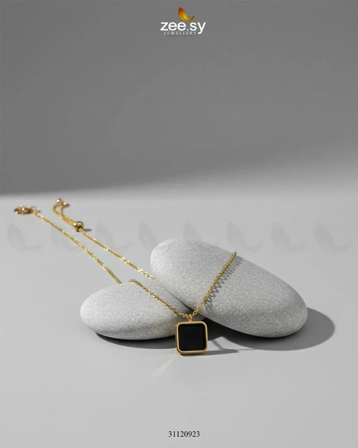 Sleek Square Solitaire Chain