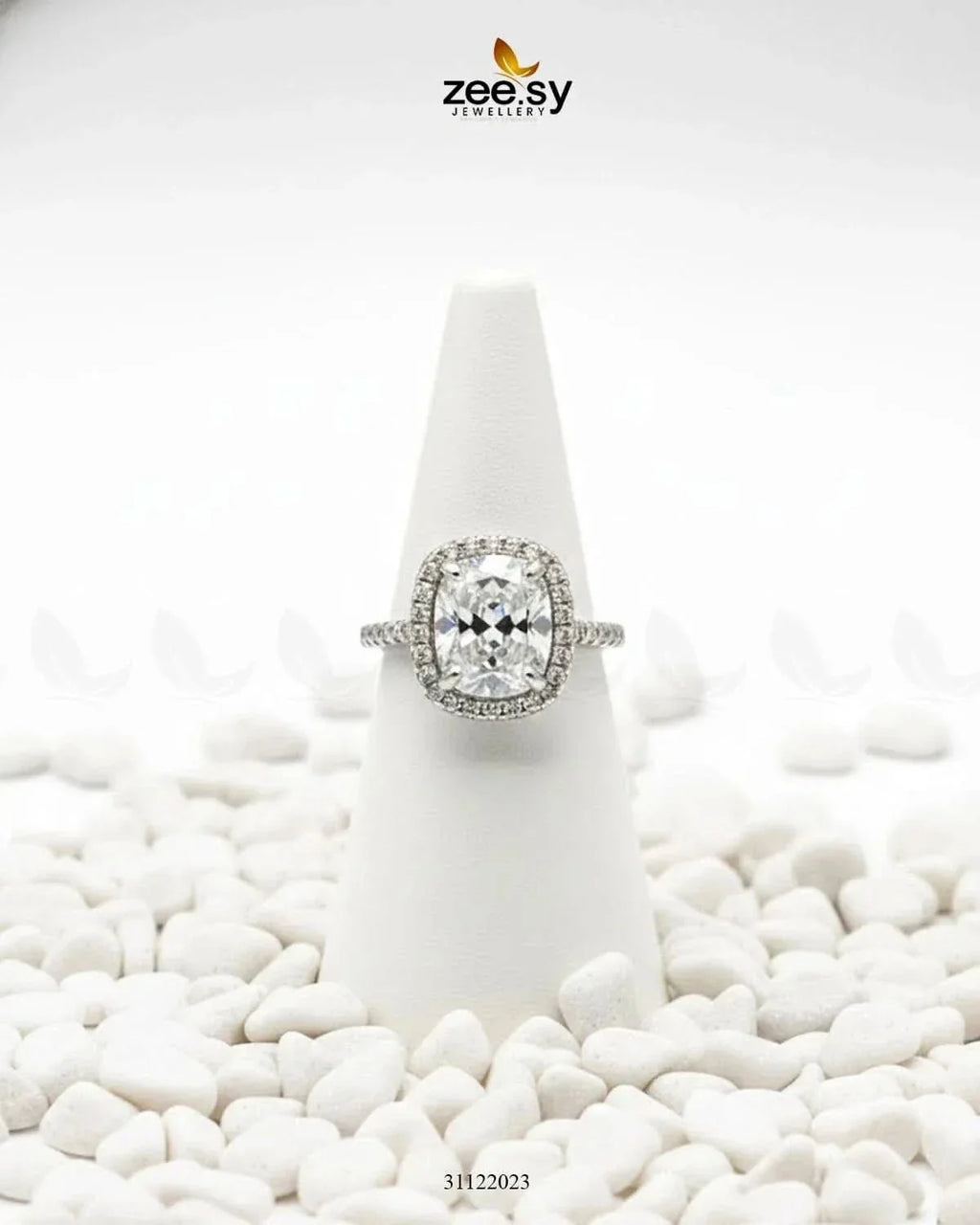 Opulent Faceted Cubic Cluster Ring