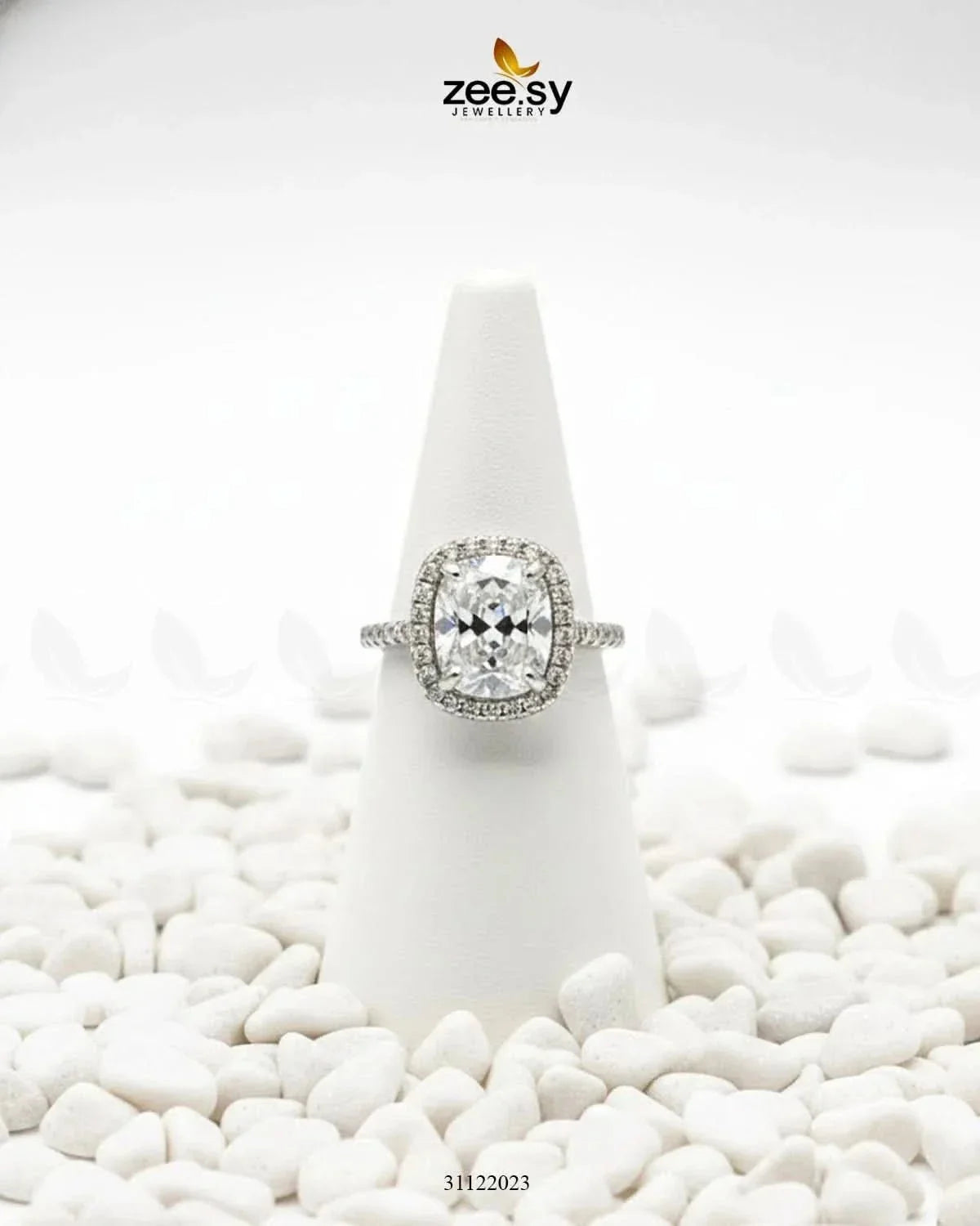 Opulent Faceted Cubic Cluster Ring