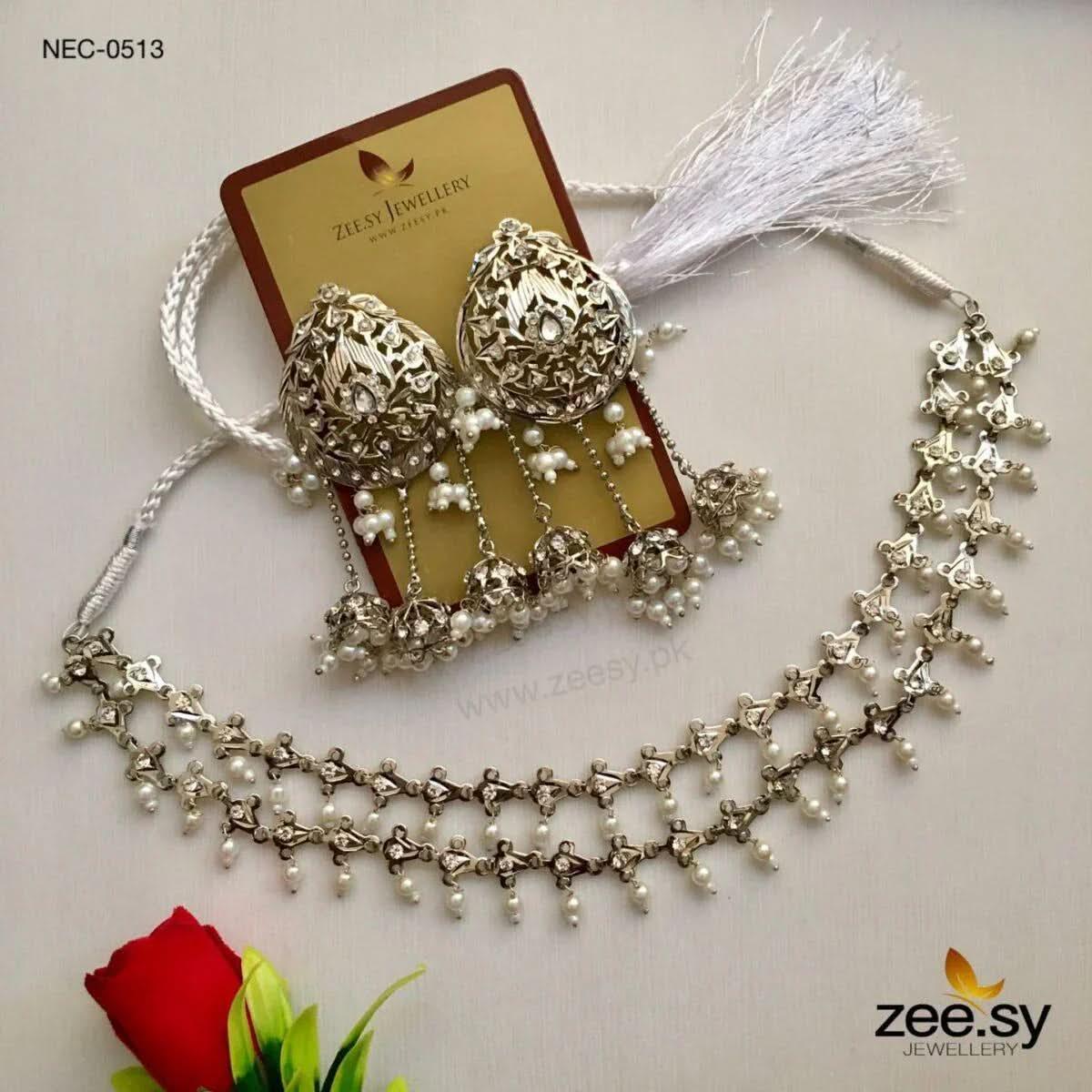 Nauratan Rani Pearl Drop Necklace Set