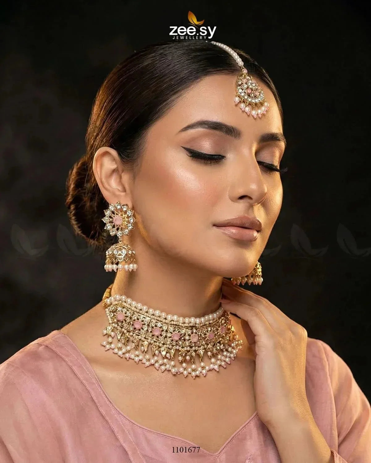 Dahlia Pearl Traditional Choker Set