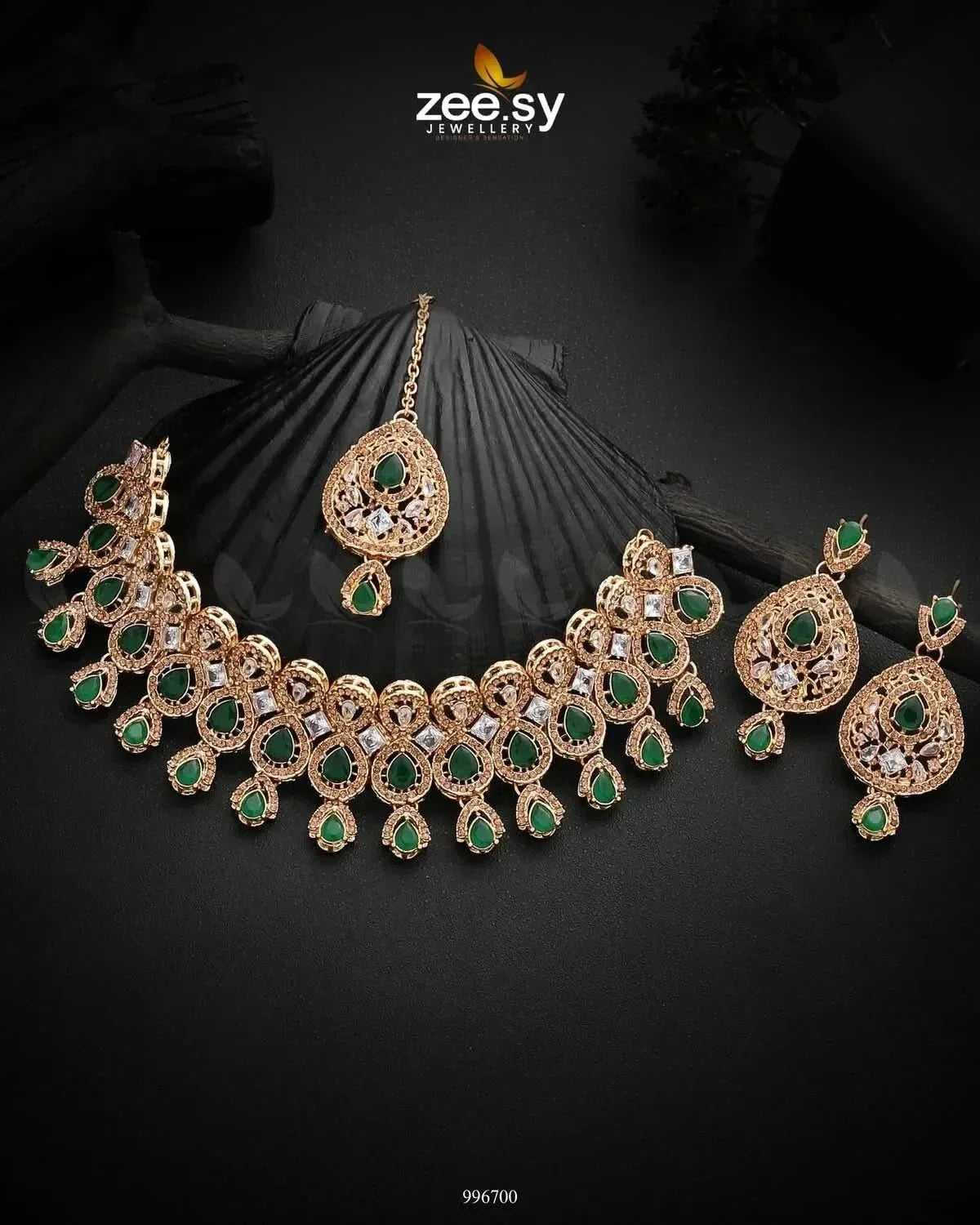 Aisle Necklace Set