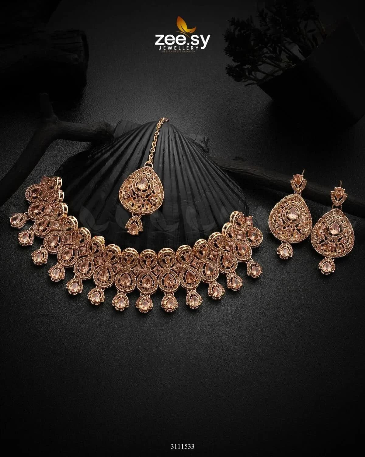Aisle Necklace Set