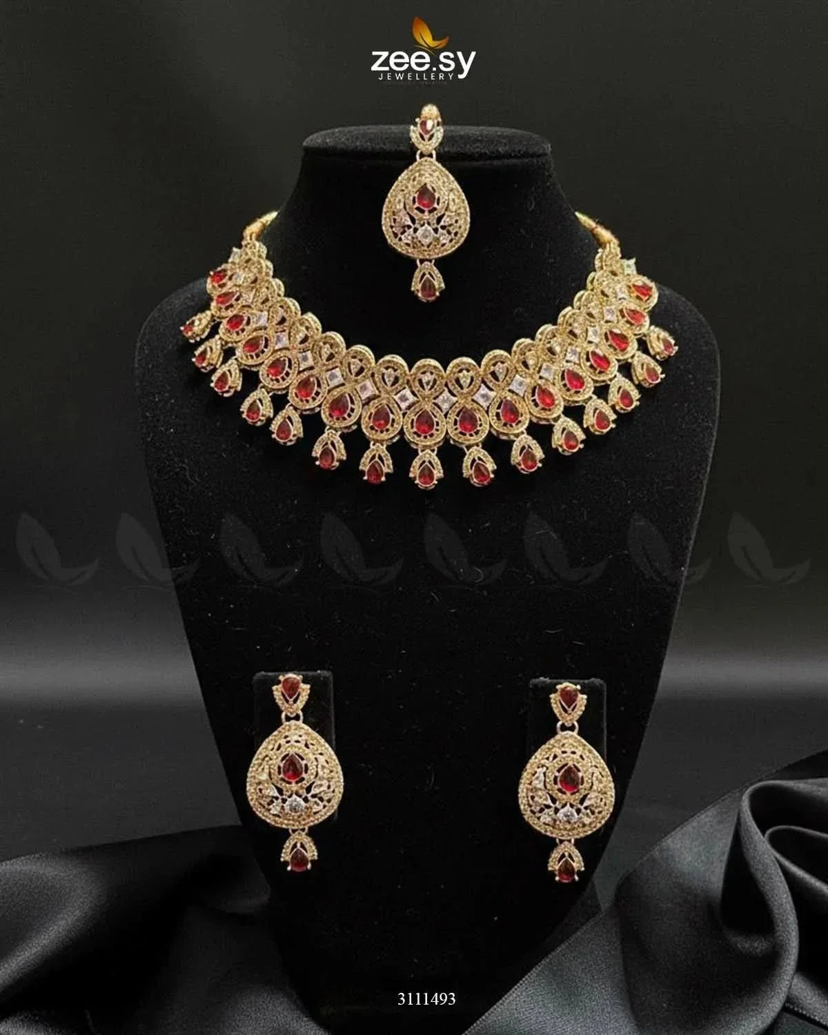 Aisle Necklace Set