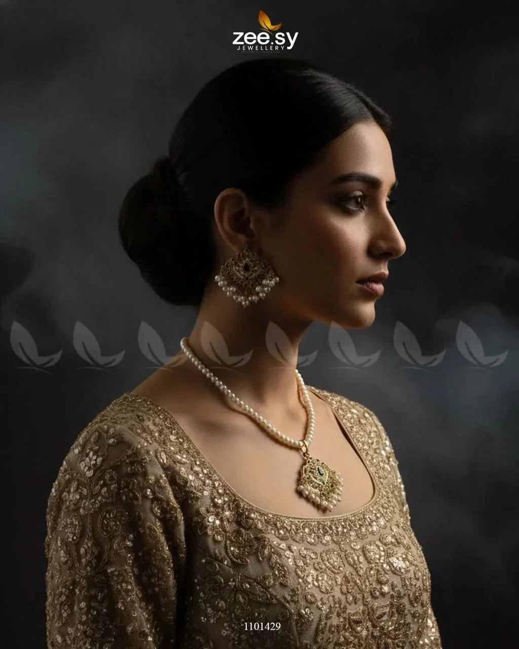 Majesty Pearlcrest Necklace Set