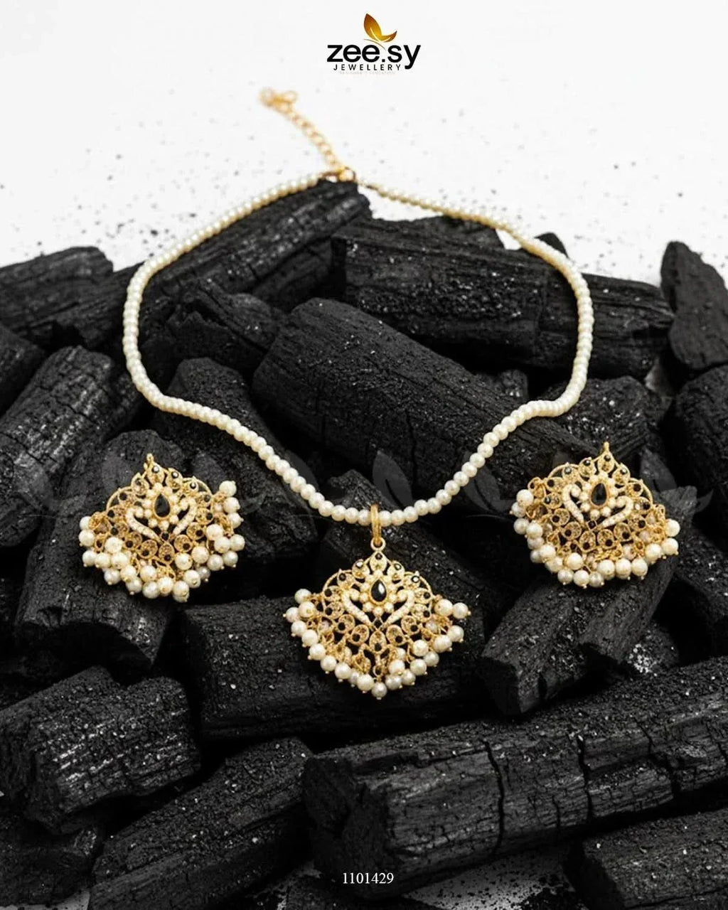 Majesty Pearlcrest Necklace Set
