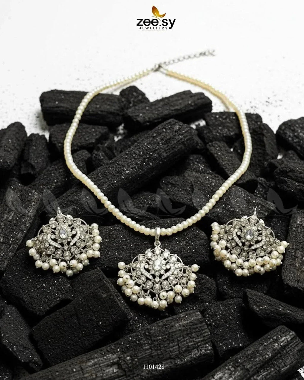 Majesty Pearlcrest Necklace Set