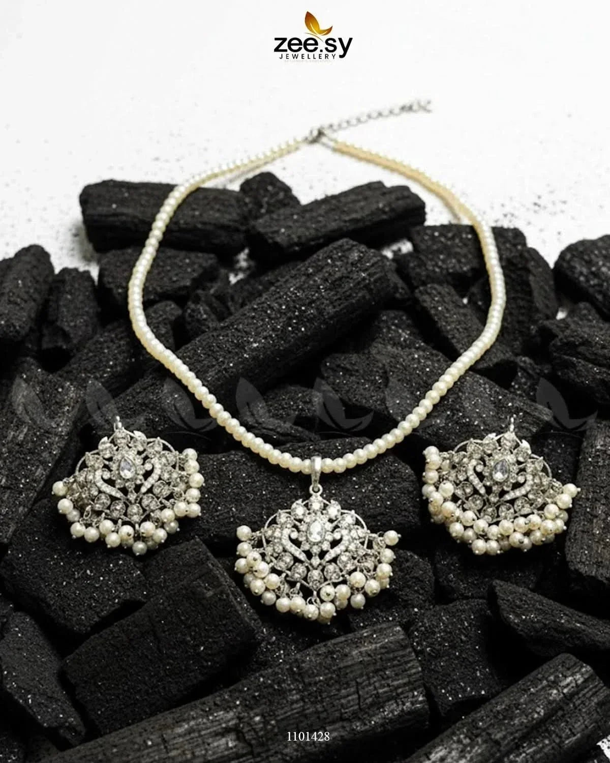 Majesty Pearlcrest Necklace Set