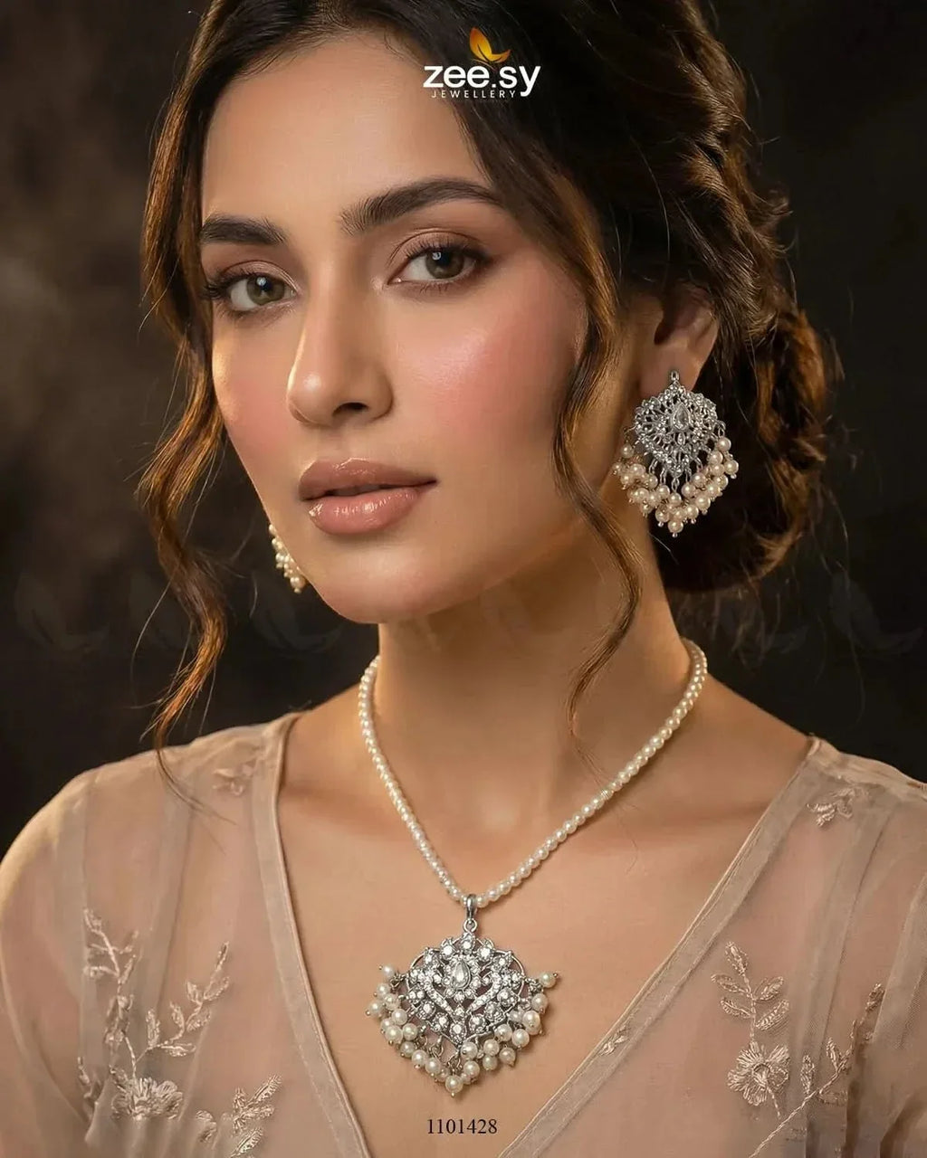 Majesty Pearlcrest Necklace Set