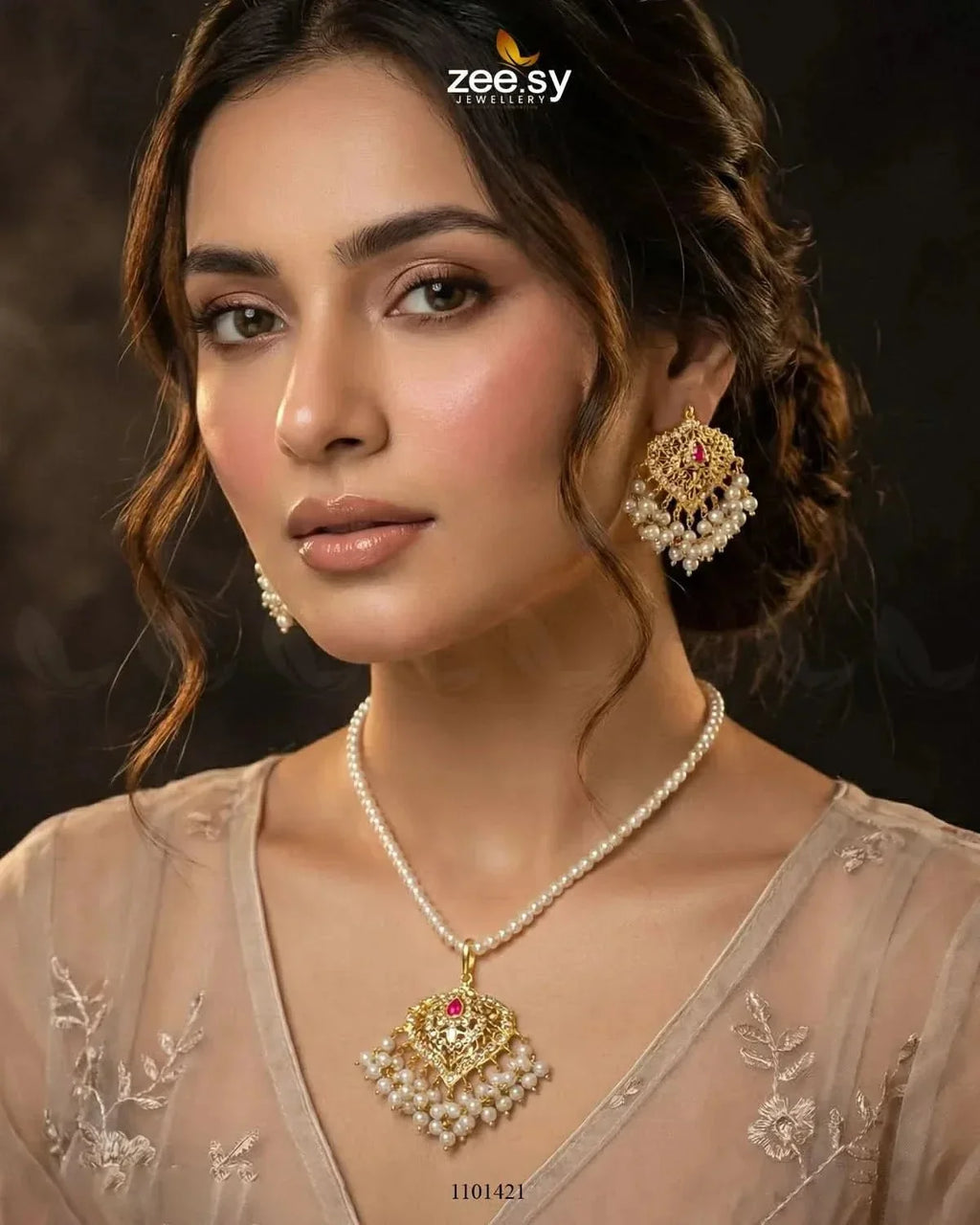 Majesty Pearlcrest Necklace Set