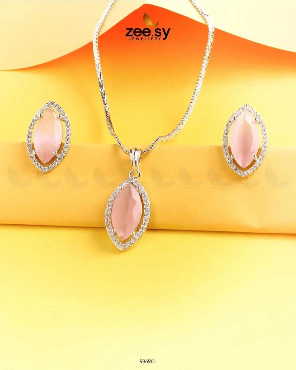 Verdant leafy Pendant Set