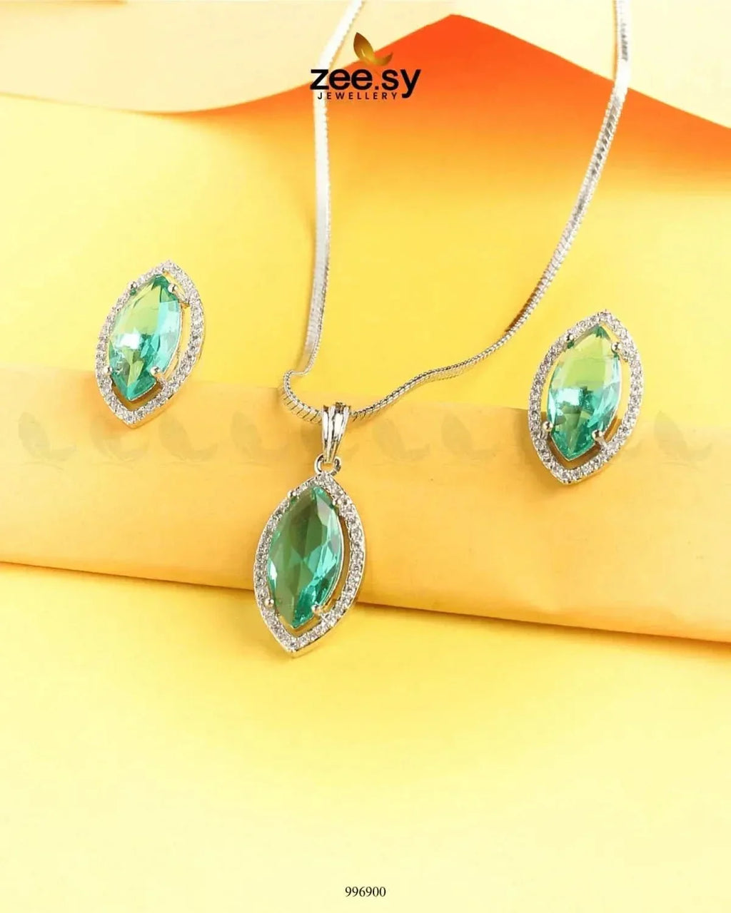 Verdant leafy Pendant Set