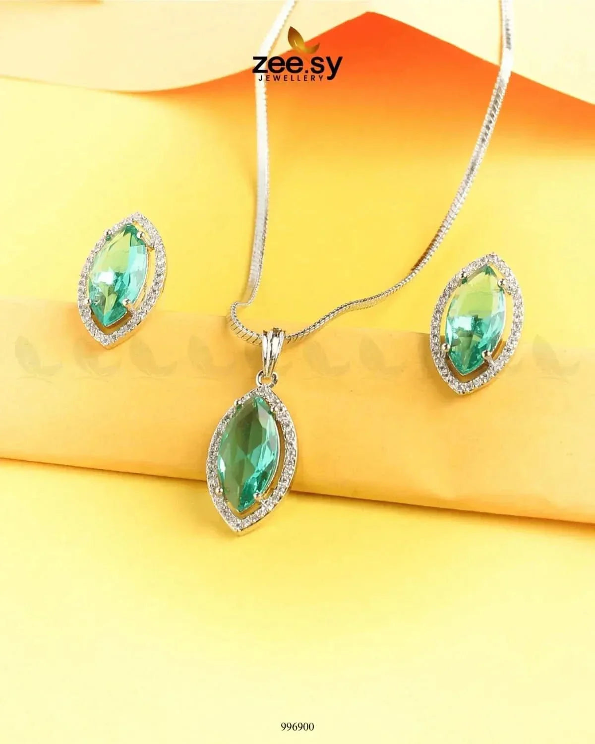 Verdant leafy Pendant Set