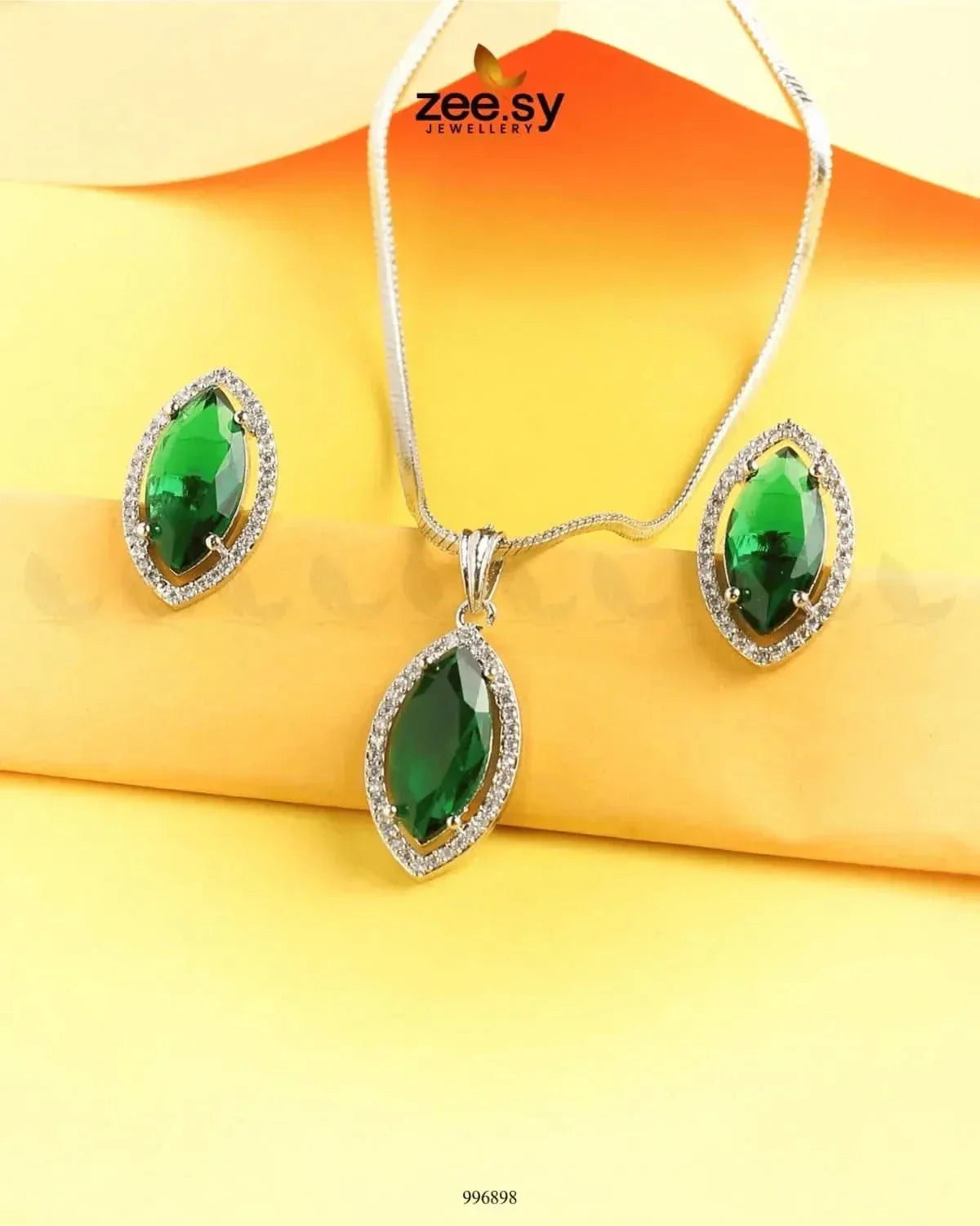 Verdant leafy Pendant Set