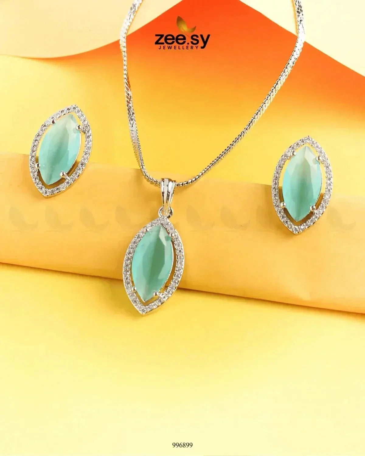 Verdant leafy Pendant Set