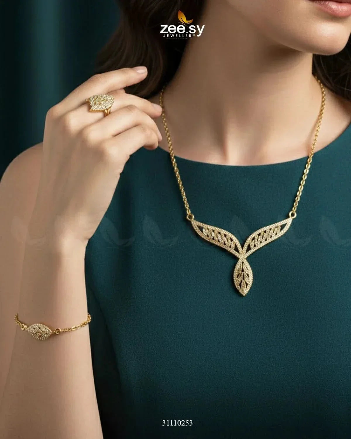 Finchia Disc Pave Pendant Set