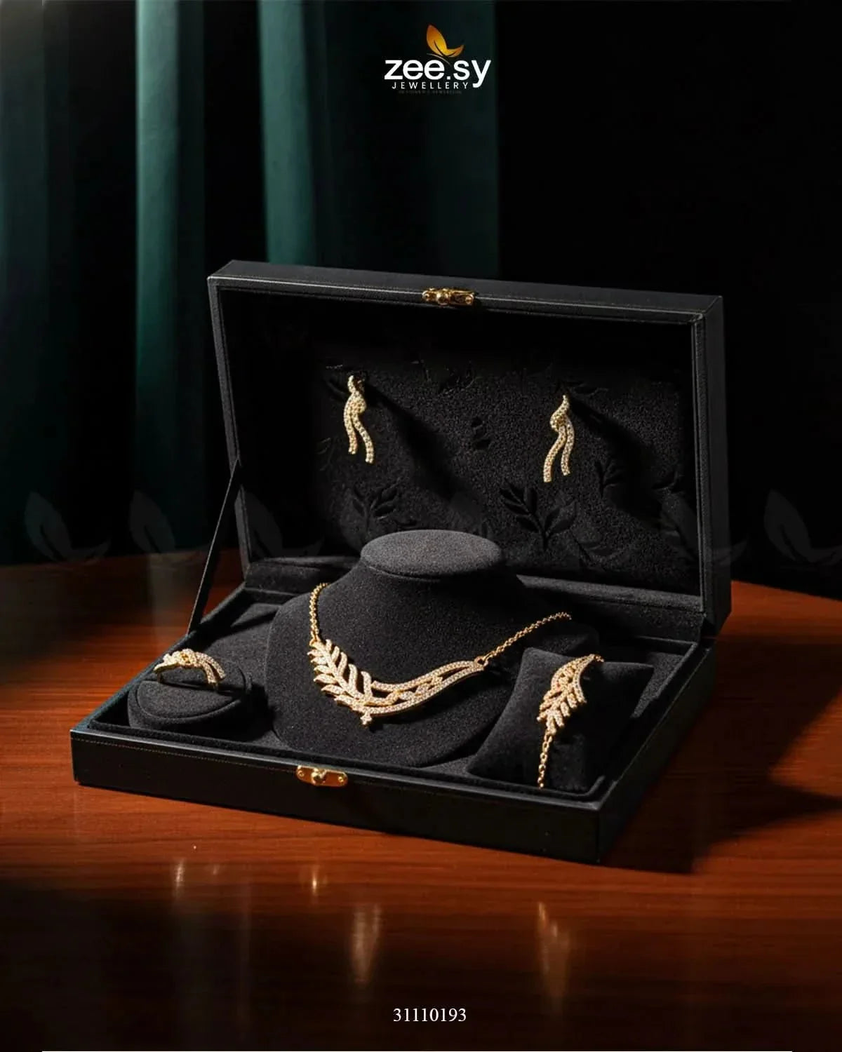 Linnet Feather Leaf Pendant Set