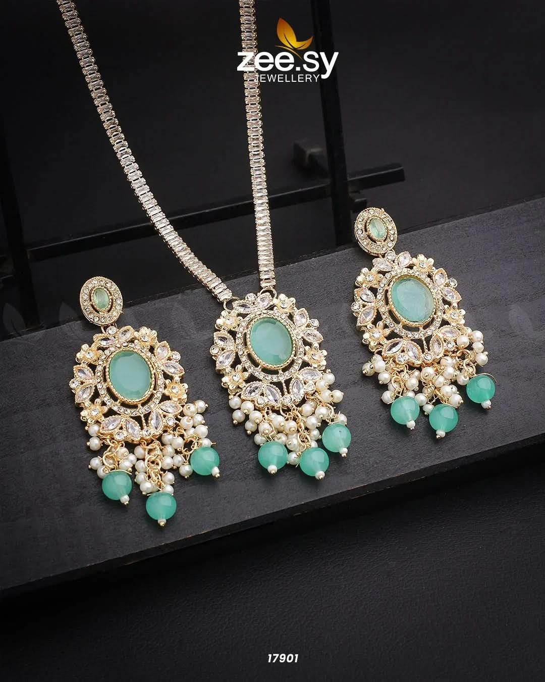 Basil Shield Vintage Necklace Set