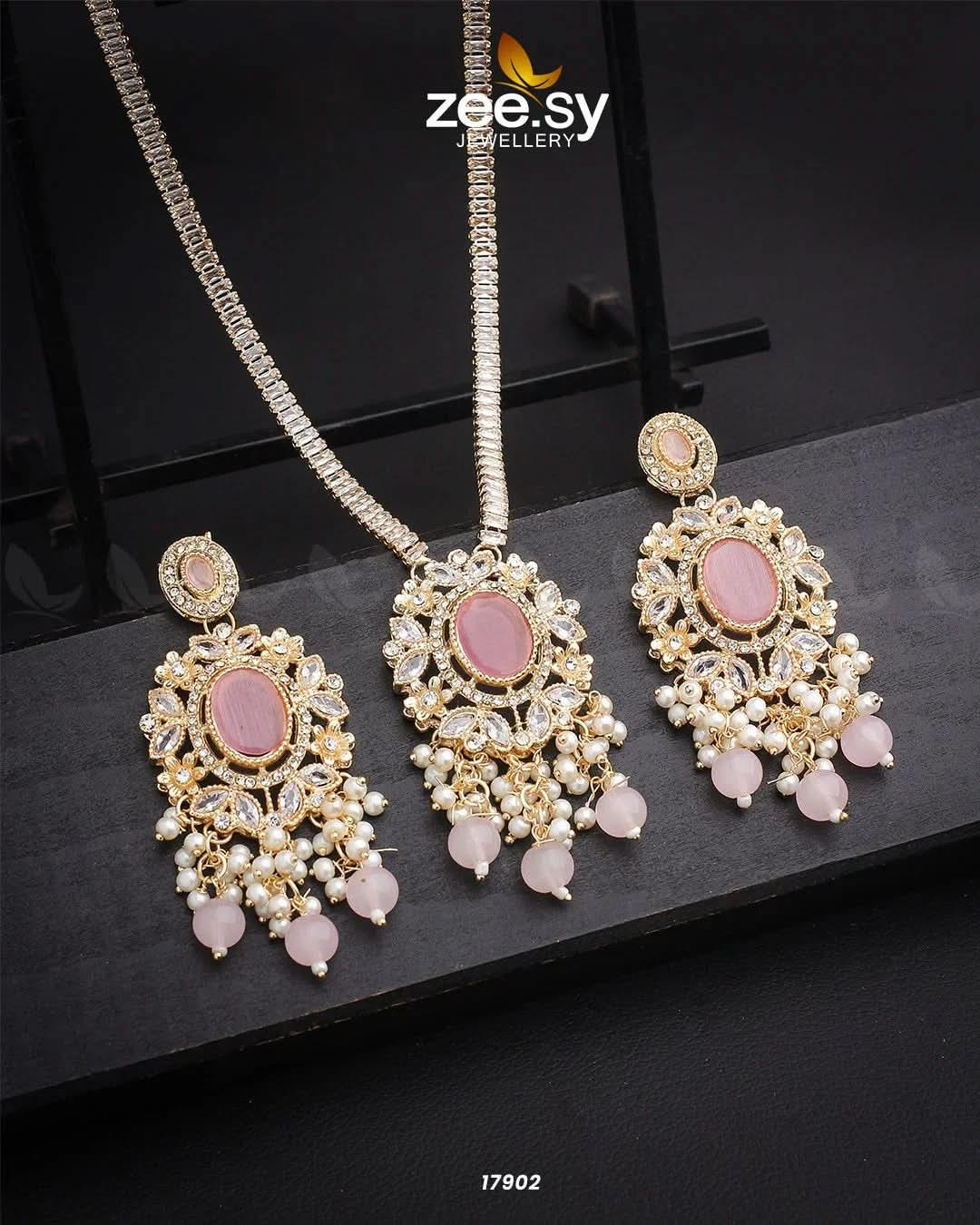 Basil Shield Vintage Necklace Set