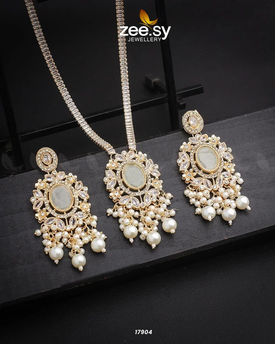 Basil Shield Vintage Necklace Set