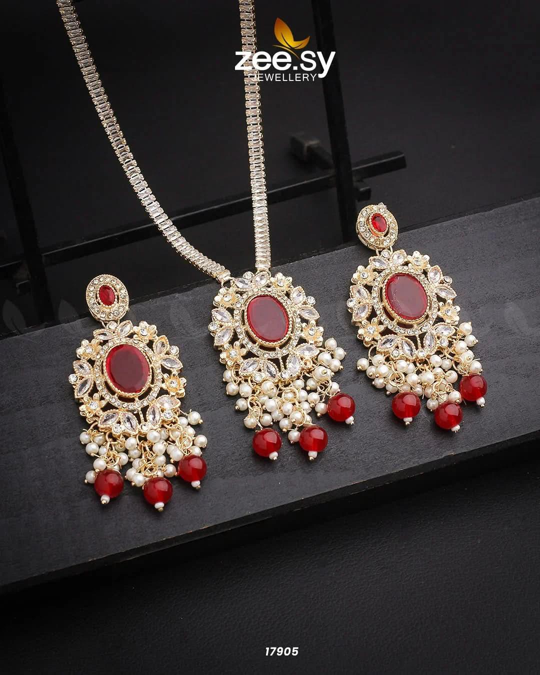 Basil Shield Vintage Necklace Set