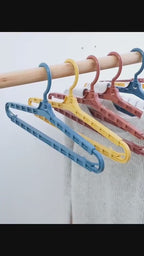 PREMIUM QUALITY CLOTHES HANGER